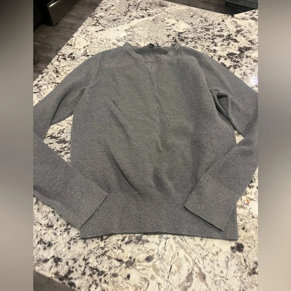 Banana republic size small 100% cotton basic gray sweater - Picture 1 of 3